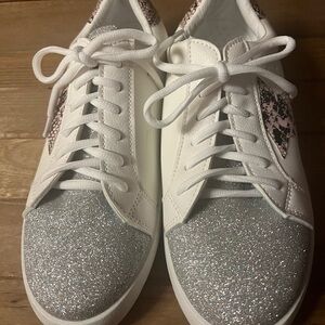 SIMPLY SOUTHERN  FANCY SNEAKERS white with glitter never used size 8